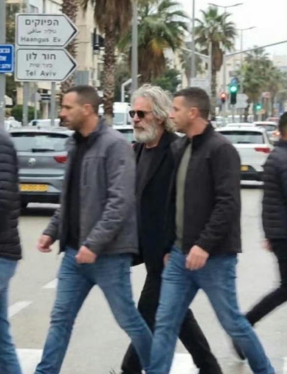 爱泼斯坦死亡事件 监狱管理方诚信破产 假尸体诱饵战术_爱泼斯坦死后监狱用假尸骗过记者