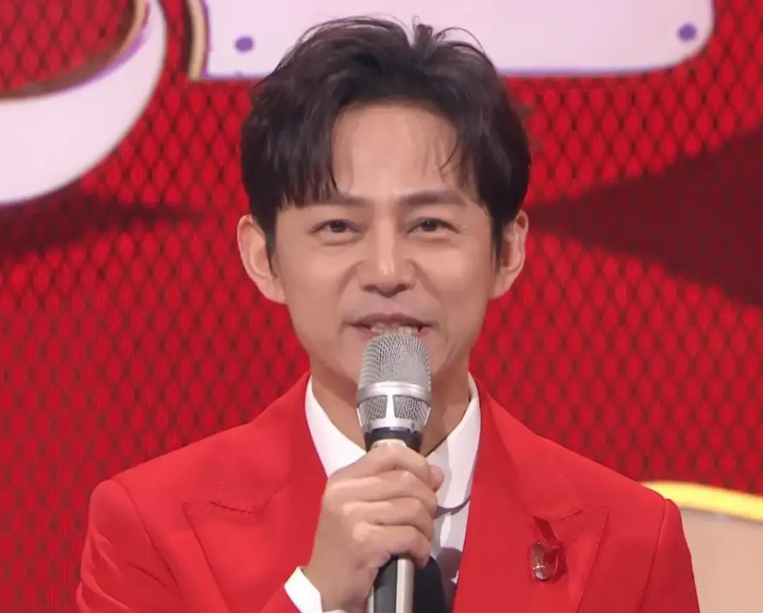 何炅沙哑声音 湖南台晚会 何炅工作强度_湖南春晚何炅嗓子哑了