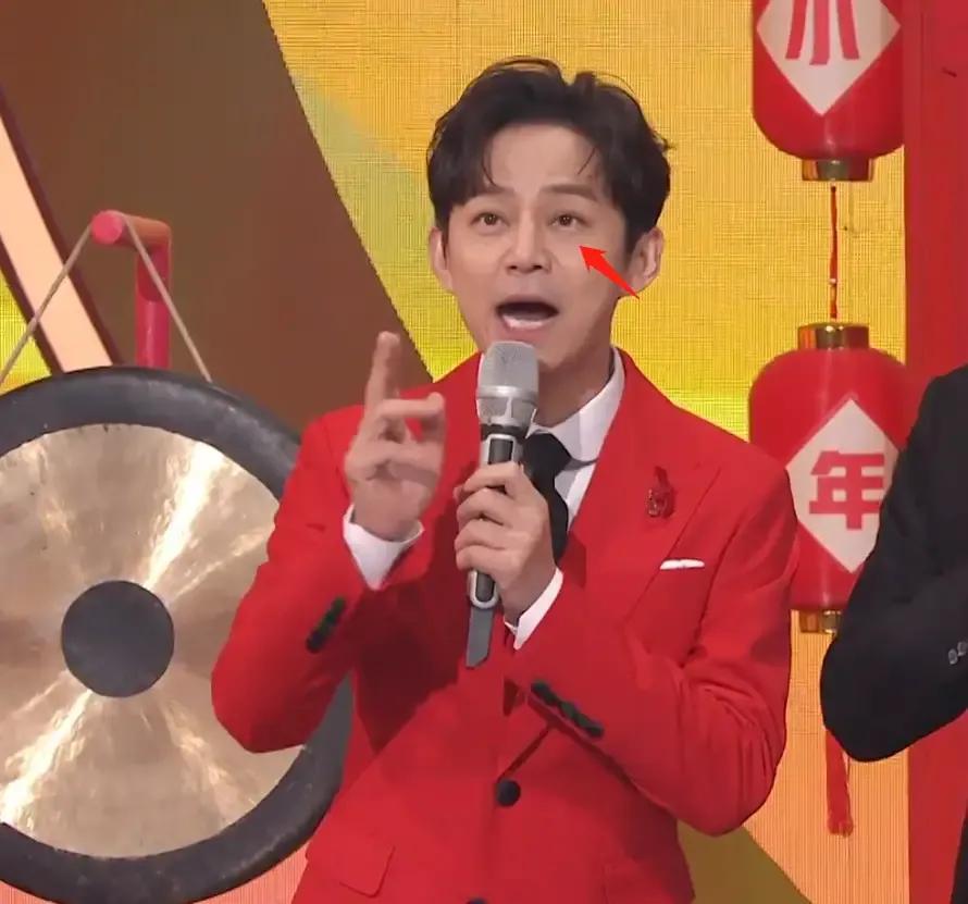 湖南春晚何炅嗓子哑了_何炅沙哑声音 湖南台晚会 何炅工作强度