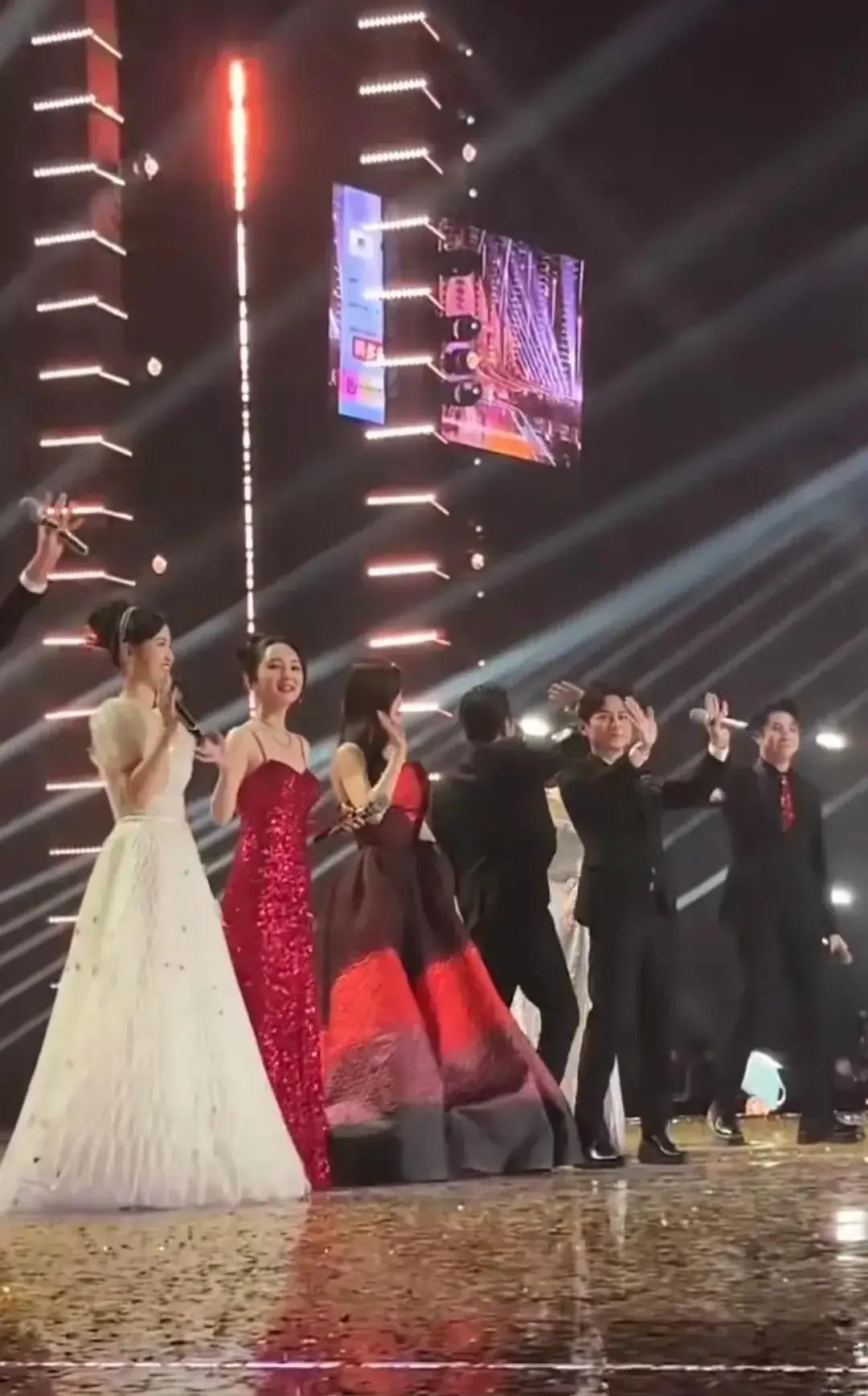 何炅沙哑声音 湖南台晚会 何炅工作强度_湖南春晚何炅嗓子哑了