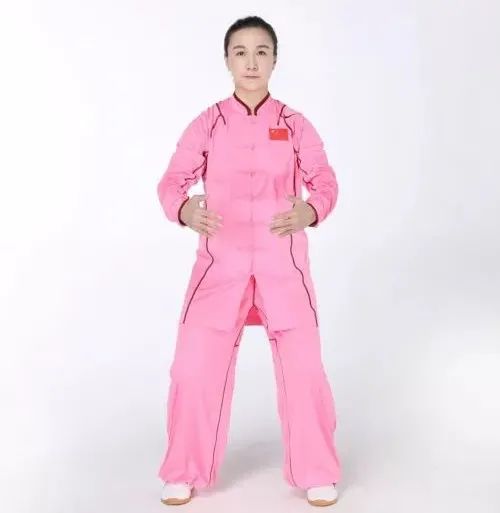 中医养生功法八段锦_八段锦动作详解_八段锦全套动作图解