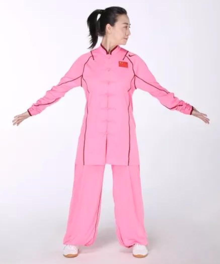 中医养生功法八段锦_八段锦动作详解_八段锦全套动作图解