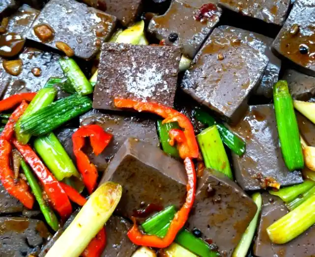 春季蒜苗养生功效_春季应季蒜苗药膳_蒜苗抗氧化延缓衰老