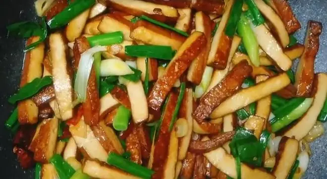 春季应季蒜苗药膳_蒜苗春季养生_增强免疫力预防感冒