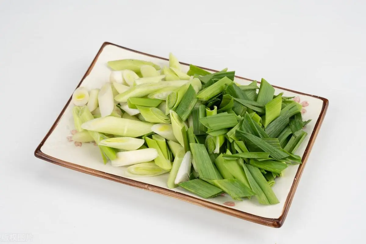 蒜苗食用注意事项_春季应季蒜苗药膳_蒜苗营养价值