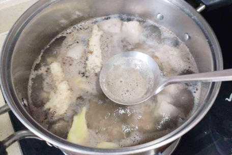 冬季养生药膳配方_归芪滋补羊肉汤功效_羊肉汤药膳