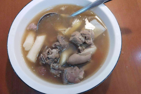 冬季养生药膳配方_归芪滋补羊肉汤功效_羊肉汤药膳