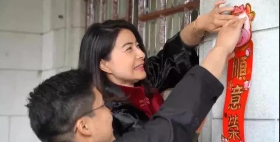 郭晶晶霍启刚春节习俗_霍启刚郭晶晶育儿理念_霍启刚郭晶晶合体拜年