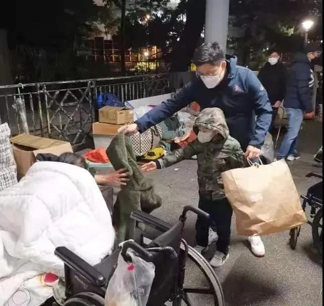 霍启刚郭晶晶合体拜年_霍启刚郭晶晶育儿理念_郭晶晶霍启刚春节习俗