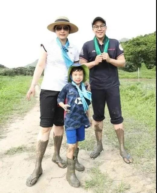 霍启刚郭晶晶育儿理念_郭晶晶霍启刚春节习俗_霍启刚郭晶晶合体拜年