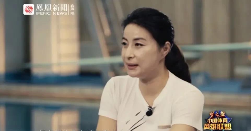 霍启刚郭晶晶合体拜年_郭晶晶霍启刚春节习俗_霍启刚郭晶晶育儿理念