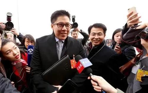 郭晶晶霍启刚春节习俗_霍启刚郭晶晶合体拜年_霍启刚郭晶晶育儿理念