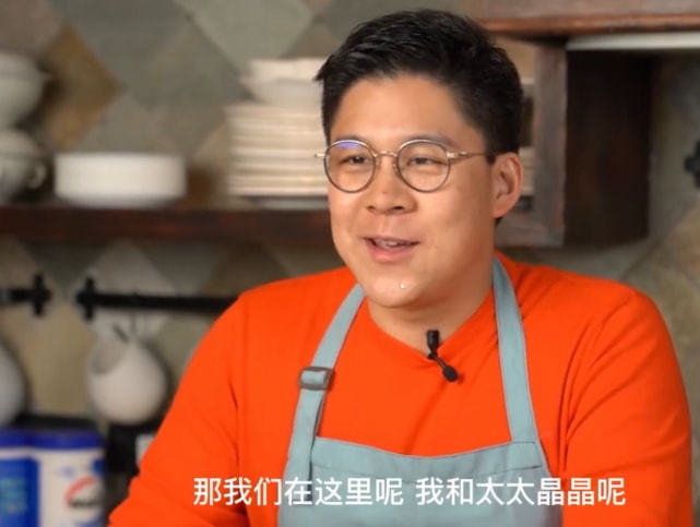 霍启刚郭晶晶夫妻日常_郭晶晶霍启刚包饺子迎新年_霍启刚郭晶晶合体拜年