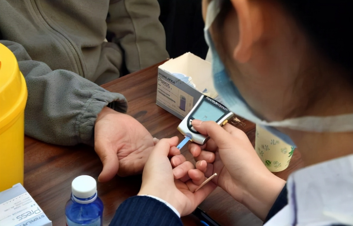 小米粥养胃功效_小米粥对血糖的影响_中医糖尿病小米养护