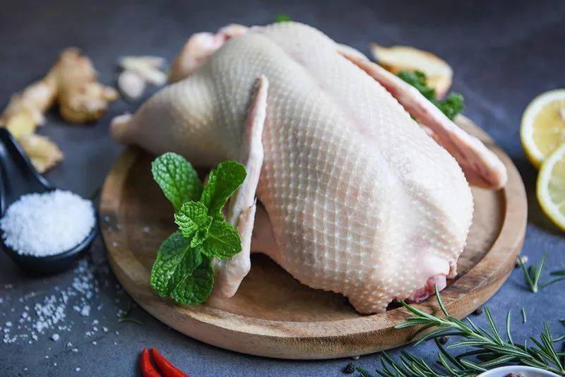 盐水鸭做法_秋季滋阴鸭肉食谱_秋季应季鸭肉药膳