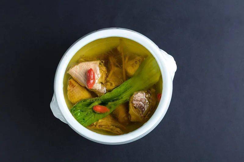 盐水鸭做法_秋季滋阴鸭肉食谱_秋季应季鸭肉药膳