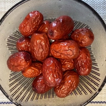 银耳雪梨汤做法_秋日润肺食谱_滋阴润肺雪梨食疗偏方