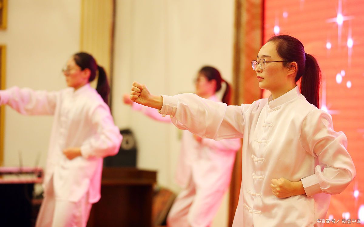 中医八段锦练习频率_八段锦锻炼方法_老年八段锦好处