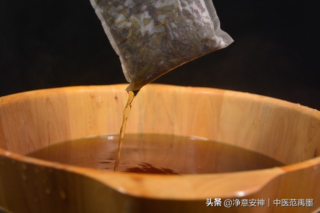 中草药药浴做法 熏蒸药材选择 居家药浴注意事项_中医体质调理泡澡包