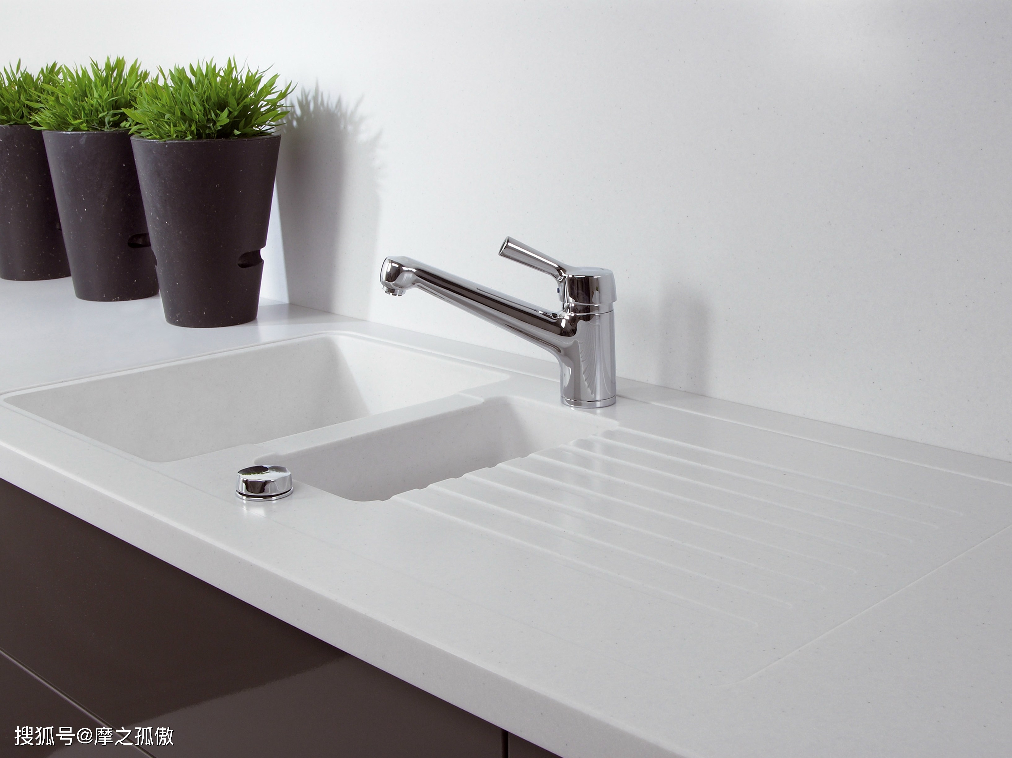 办公室风水布局_办公桌摆放禁忌_办公桌尺寸风水学