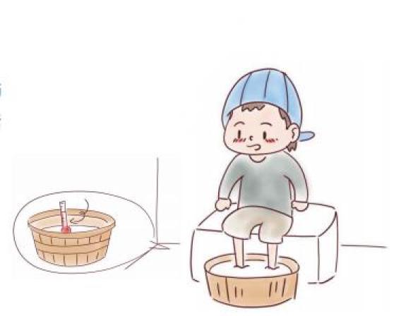 中药泡脚功效_中医泡脚改善肢体困重功效_中药泡脚好处