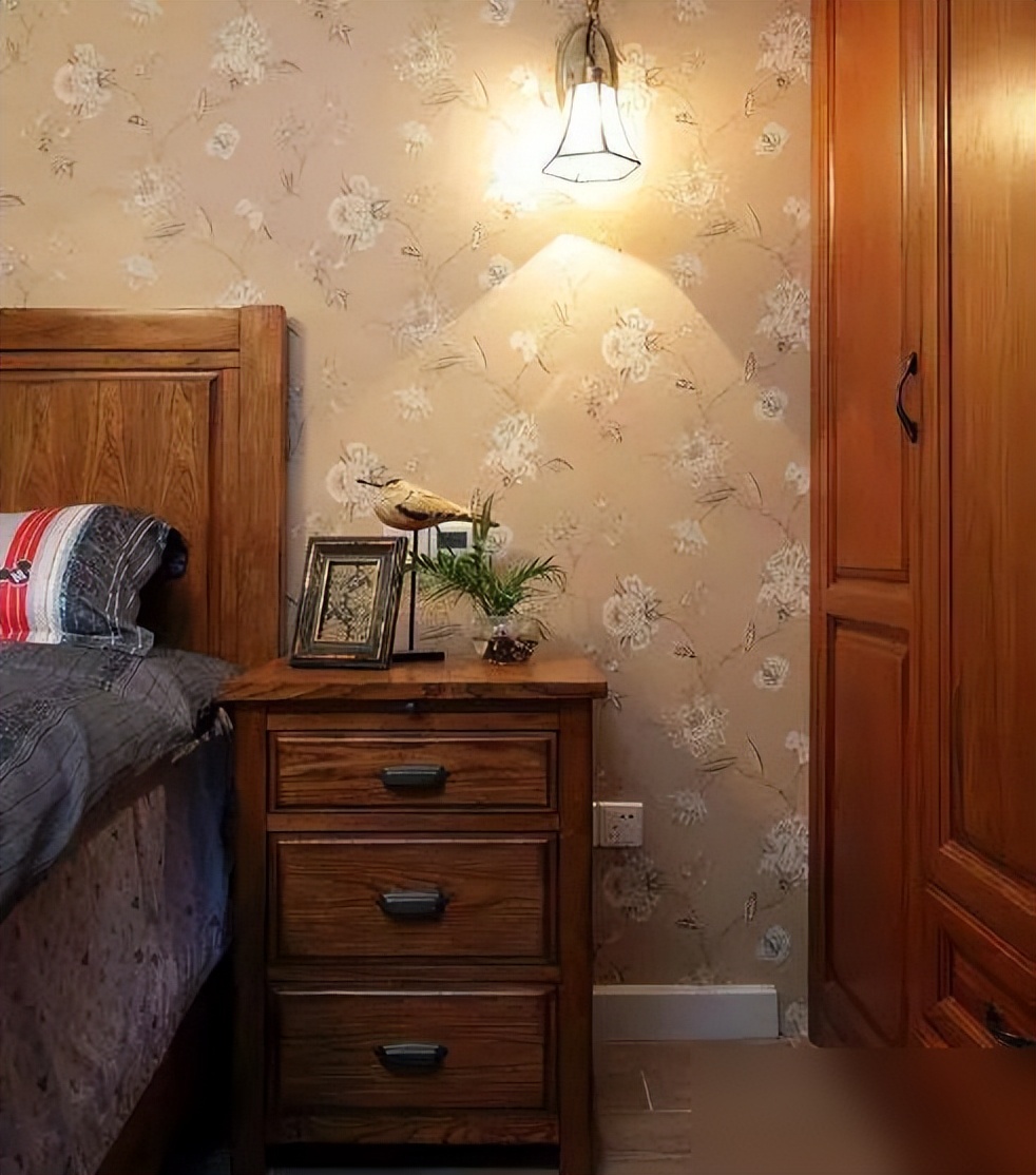 小户型衣柜选择推拉门优势_卧室推拉门与平开门对比_民间风水卧室推拉门柜