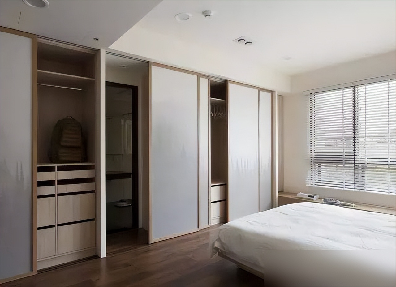 民间风水卧室推拉门柜_小户型衣柜选择推拉门优势_卧室推拉门与平开门对比