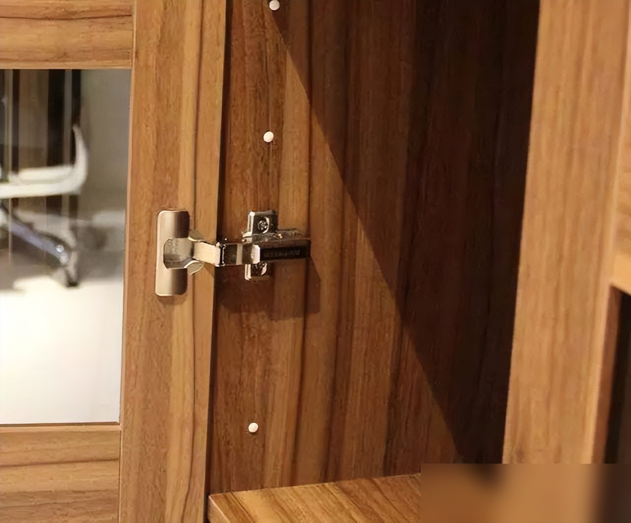 民间风水卧室推拉门柜_卧室推拉门与平开门对比_小户型衣柜选择推拉门优势