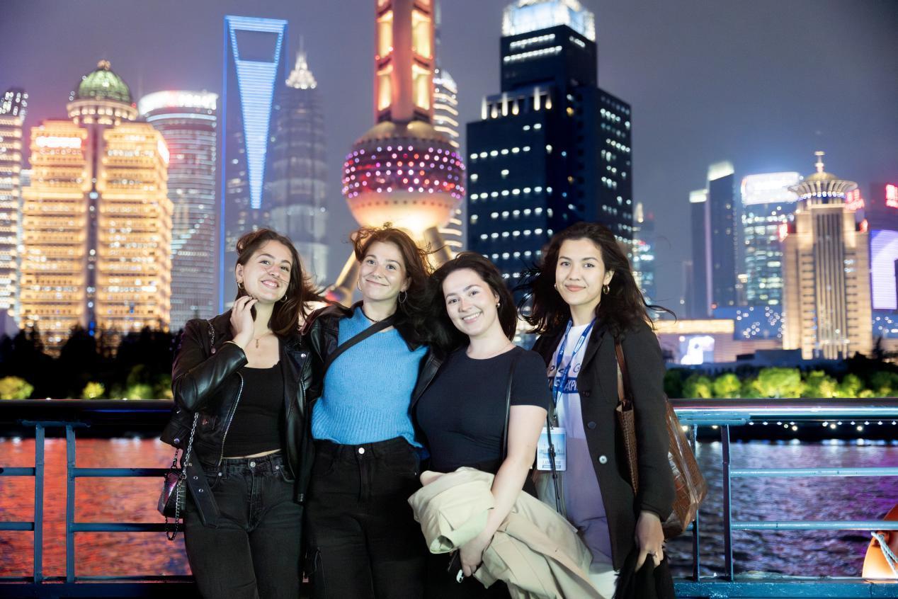 中国将对加拿大、英国实施免签政策_免签过境旅游政策_外国游客中国旅游体验