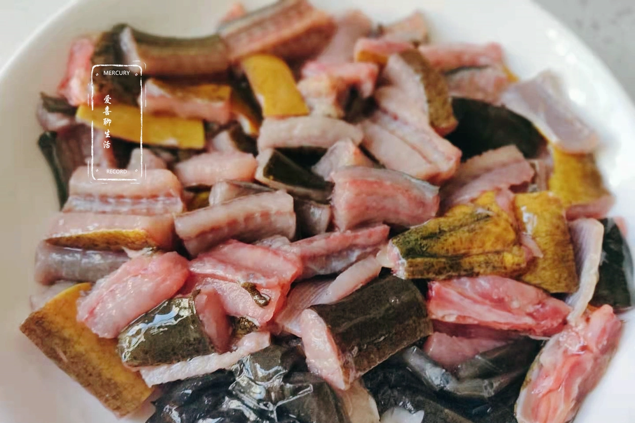 黄鳝炒洋葱做法_黄鳝炒洋葱食疗_夏季黄鳝食谱