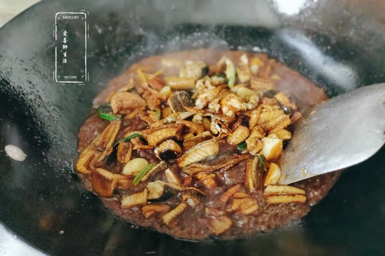 夏季黄鳝食谱_黄鳝炒洋葱食疗_黄鳝炒洋葱做法