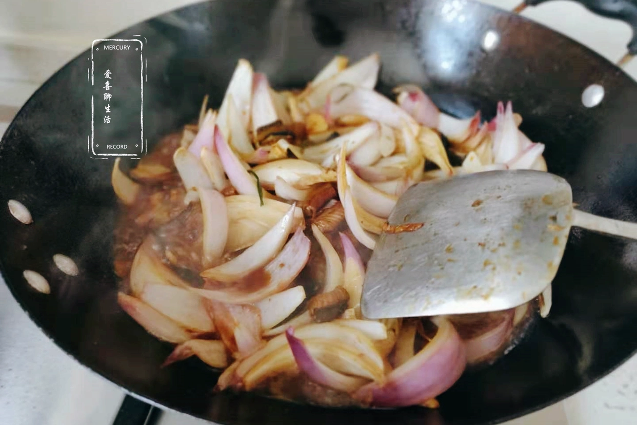 黄鳝炒洋葱做法_夏季黄鳝食谱_黄鳝炒洋葱食疗