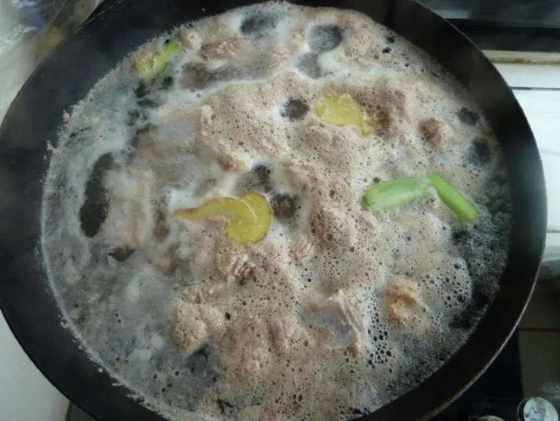 炖肉浮沫是营养精华还是脏东西_炖肉技巧口感鲜美_炖肉浮沫精华脏东西