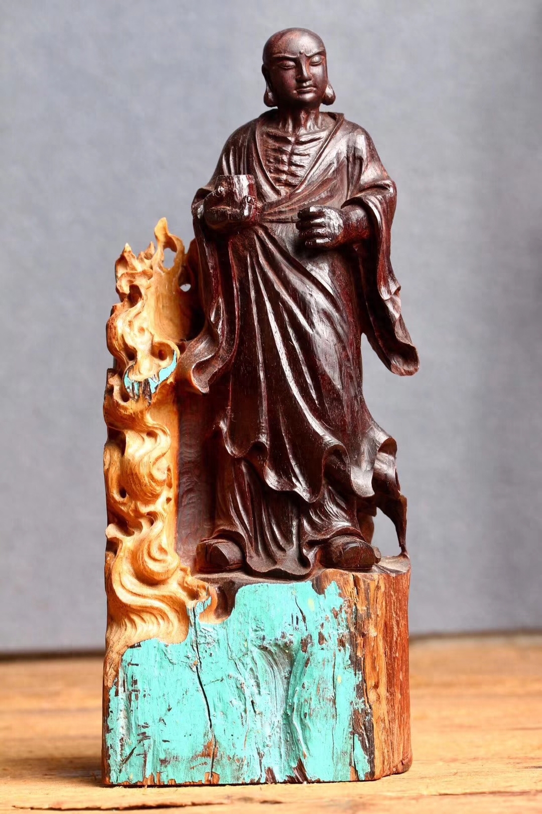 如何防止崖柏摆件开裂_家里摆放崖柏摆件风水_崖柏摆件保养方法