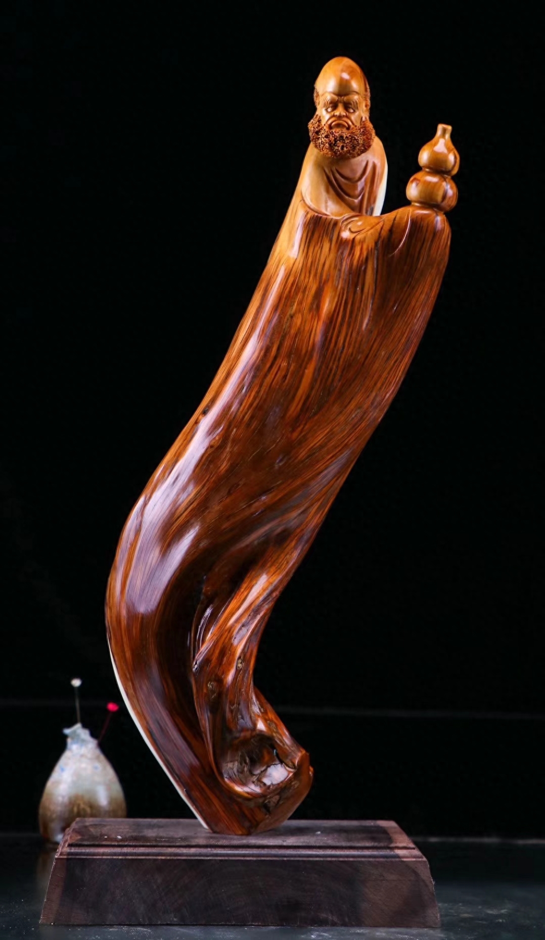 如何防止崖柏摆件开裂_崖柏摆件保养方法_家里摆放崖柏摆件风水