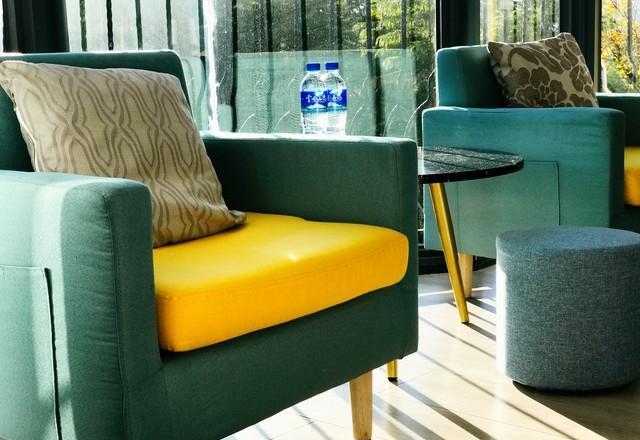 客厅风水布局_客厅风水 颜色_客厅财位2025