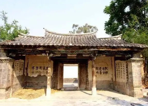 大门对窗户漏财化解_院子大门风水禁忌_住宅大门风水对冲