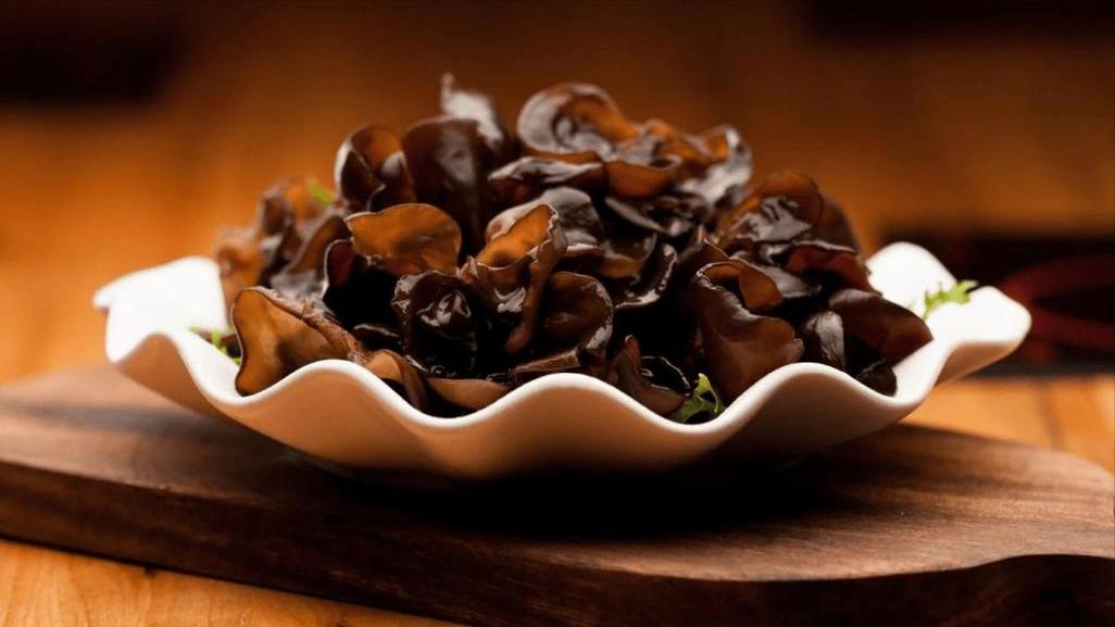 便秘食疗 白萝卜黑木耳组合 改善肠道蠕动_女性便秘的治疗偏方