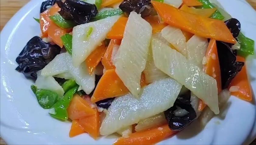 便秘食疗 白萝卜黑木耳组合 改善肠道蠕动_女性便秘的治疗偏方