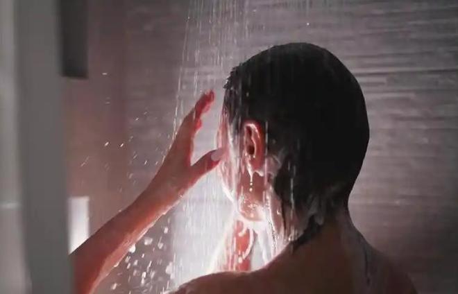 中医拔罐_拔火罐瘀血印记_拔火罐排毒误区