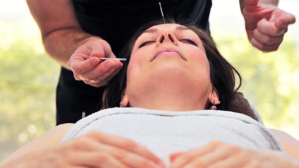 中医经络穴位调理脾胃_足三里中脘健脾和胃穴位_针灸调理脾胃效果显著