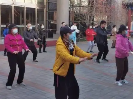 中医八段锦练习环境_八段锦养生文化_春分八段锦活动