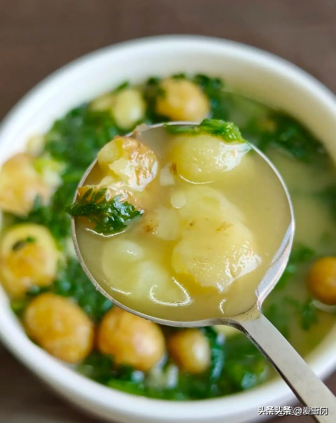 茼蒿做法_家常茼蒿药膳_土豆茼蒿汤食谱