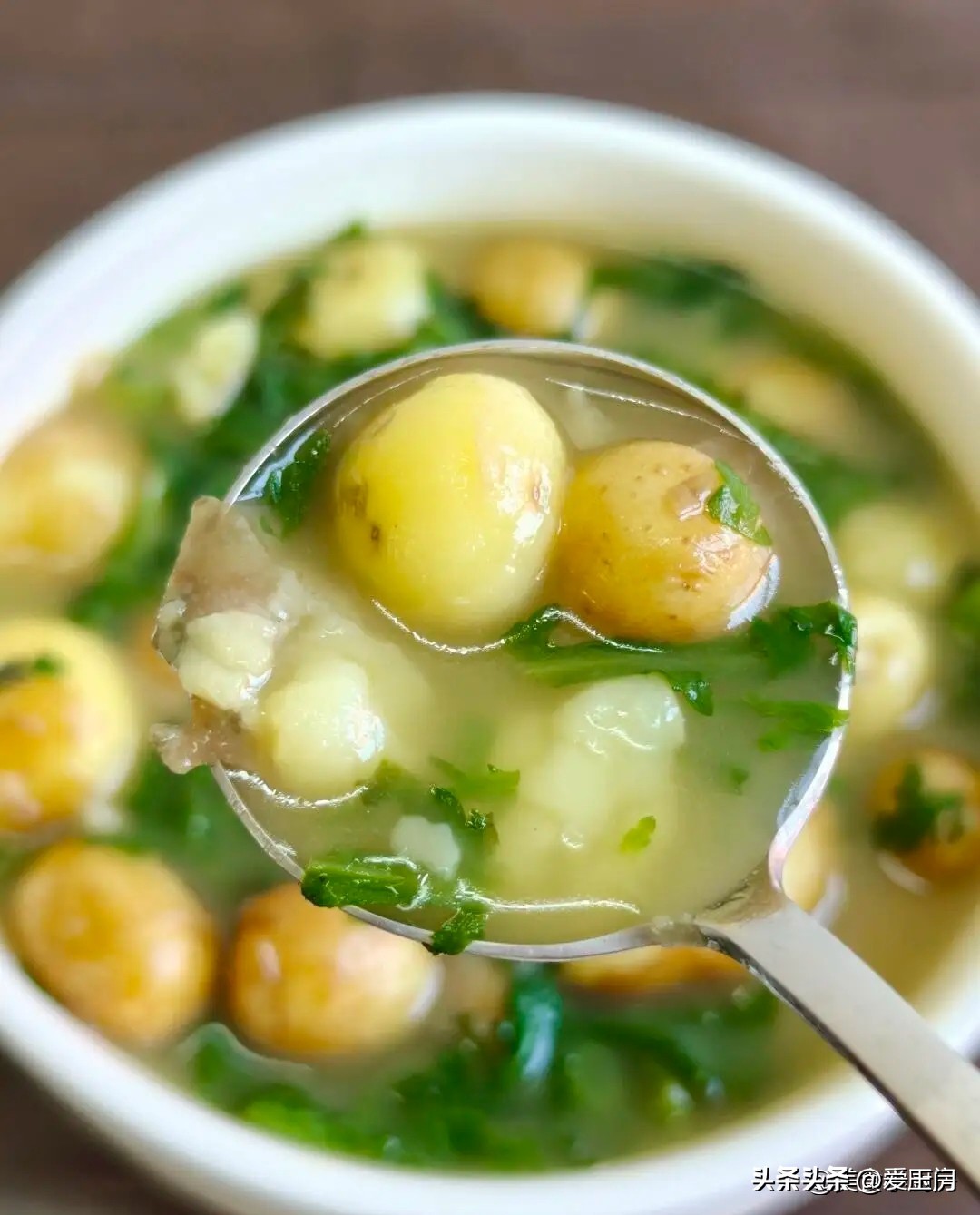 茼蒿做法_家常茼蒿药膳_土豆茼蒿汤食谱