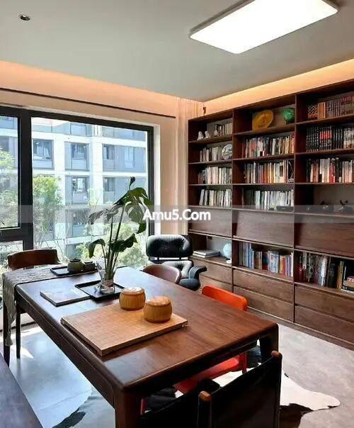 民间风水家居中式布局_书房风水方位选择_书桌布置人体工学