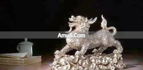 貔貅的功效与摆放_家中吉祥物探秘风水摆件为何深受喜爱_风水摆件提升家宅运势摆放风水学