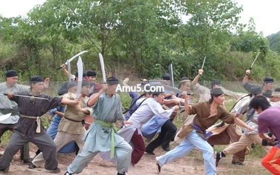 浙江横店影视城群众演员_中国群众演员生存现状_北影门口群众演员