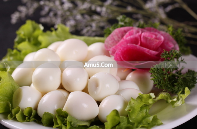 鹌鹑蛋食用方法_鹌鹑蛋食疗偏方_鹌鹑蛋营养价值