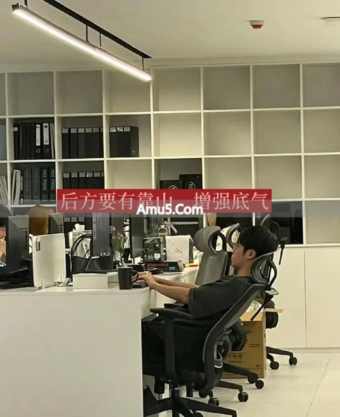 办公室座位风水布局_座位背后有靠山风水_办公背对窗风水学