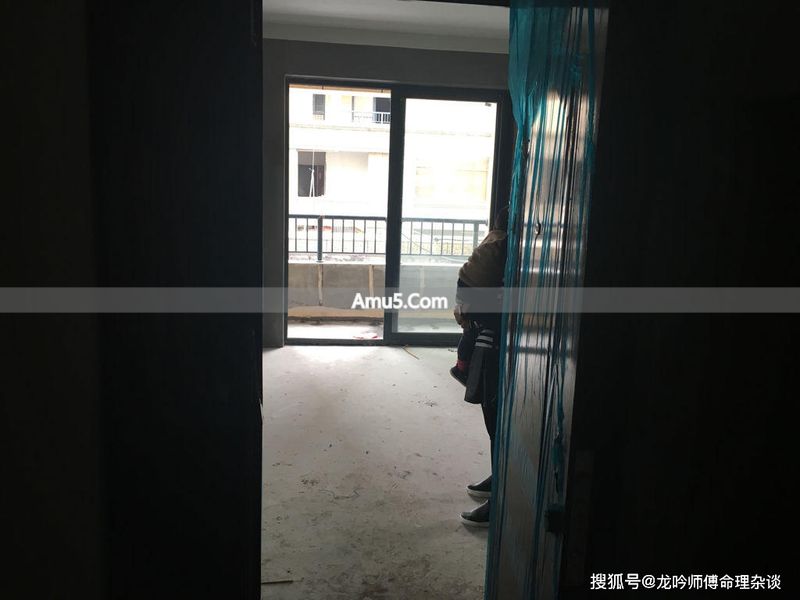 通风布局风水原则 _ 家居风水门冲解决方法 _ 民间风水客厅门冲风水